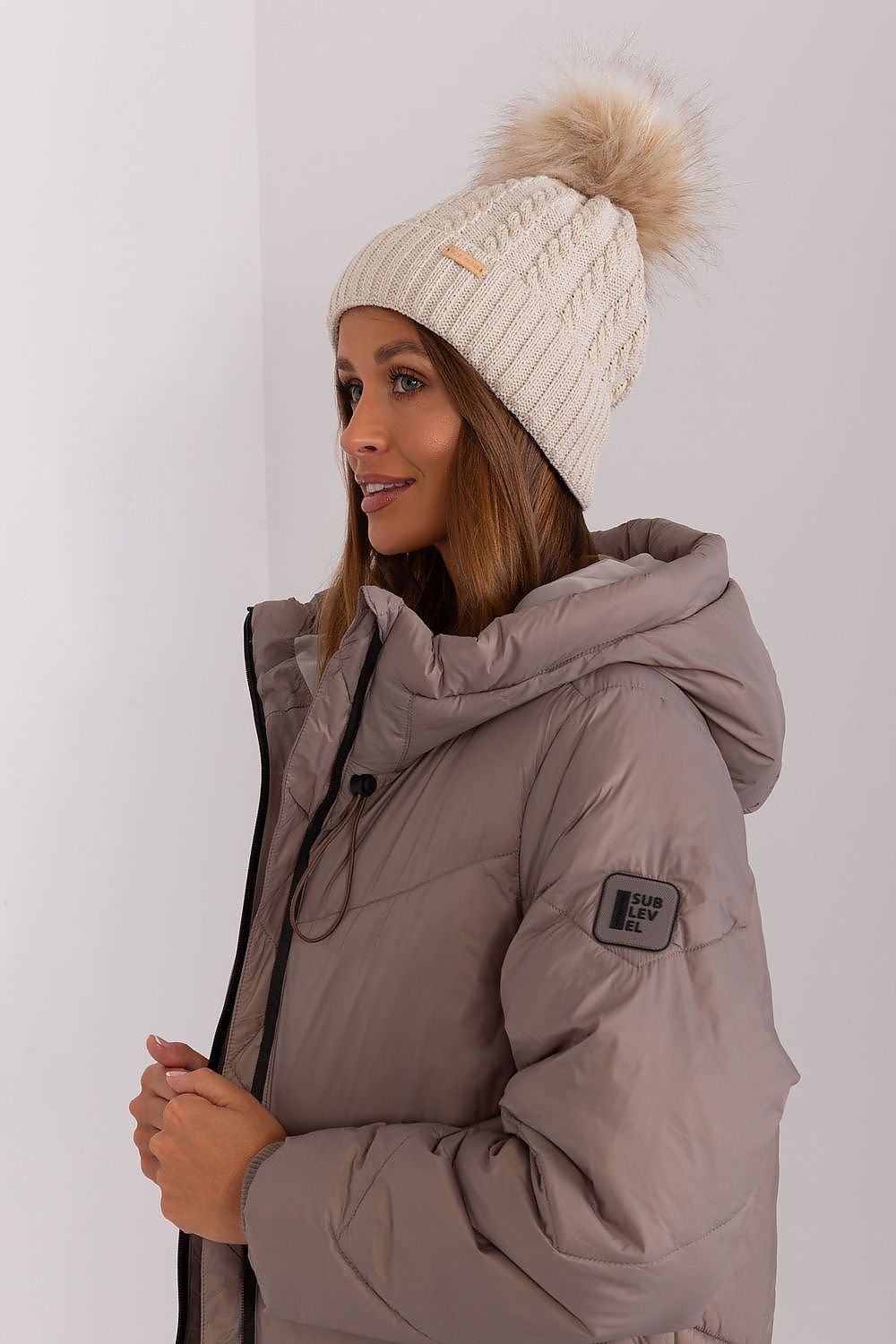 Cap model 187442 Rue Paris