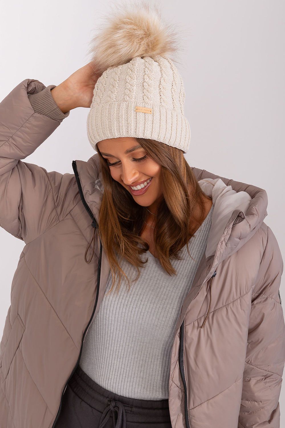 Cap model 187442 Rue Paris