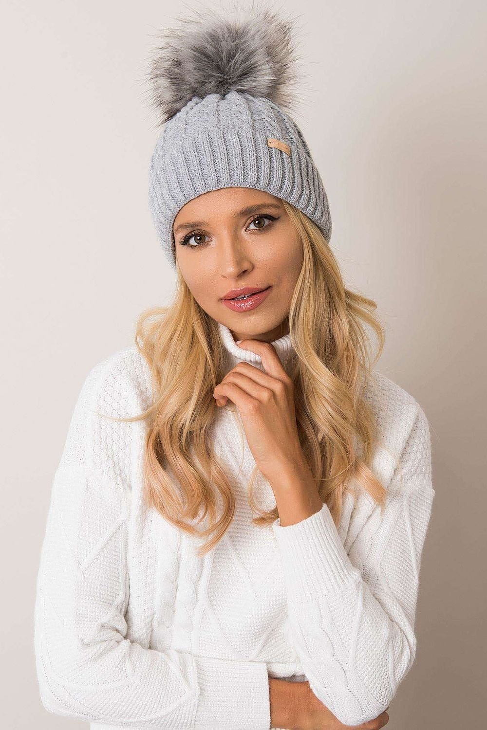 Cap model 187442 Rue Paris