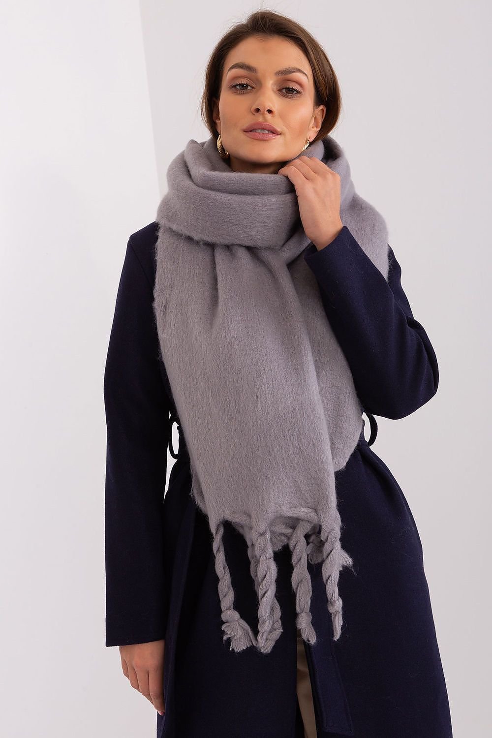 Shawl model 190589 AT