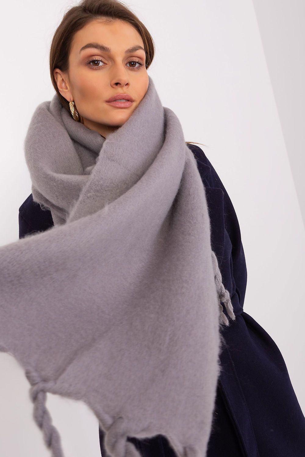 Shawl model 190589 AT