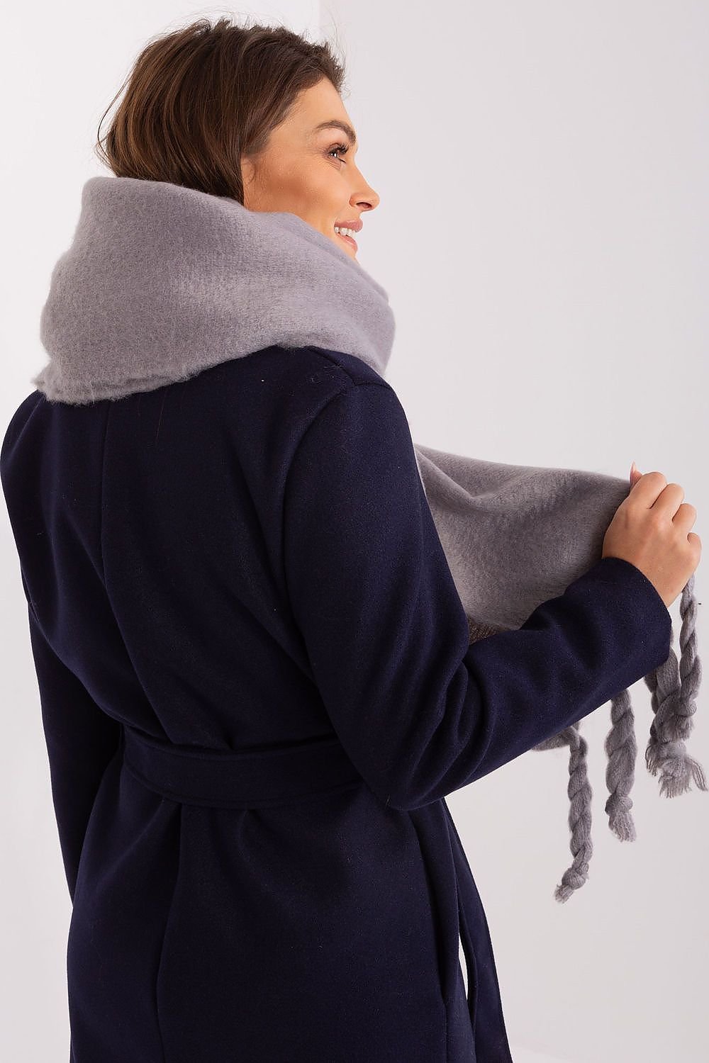 Shawl model 190589 AT