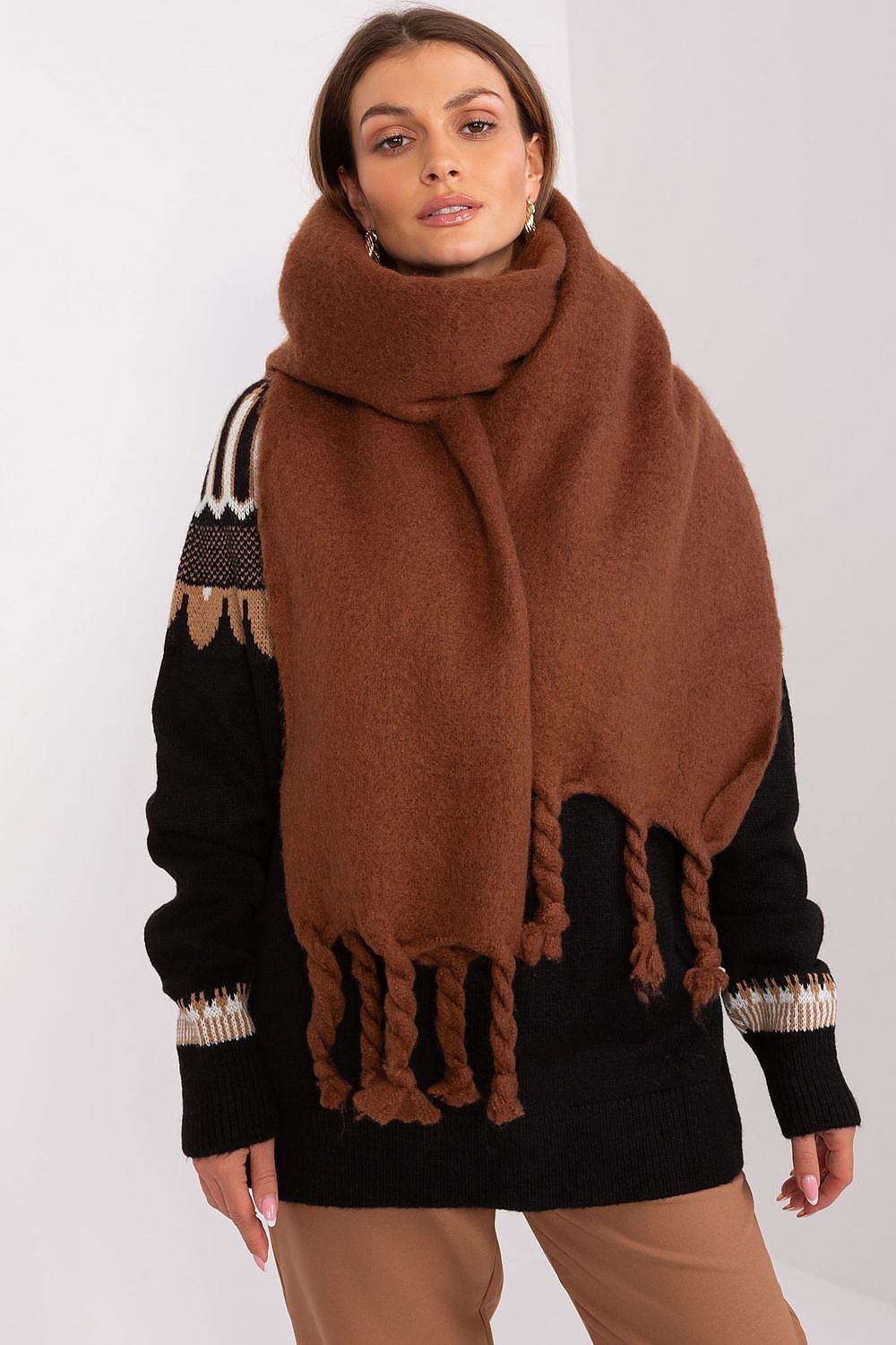 Shawl model 190589 AT
