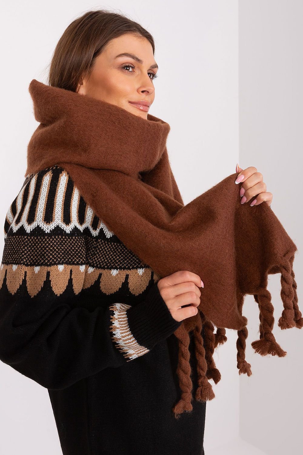 Shawl model 190589 AT