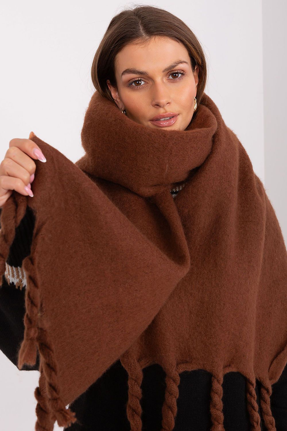 Shawl model 190589 AT