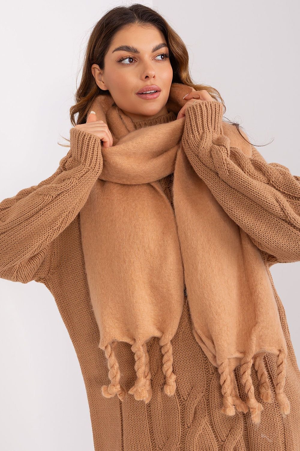 Shawl model 190589 AT