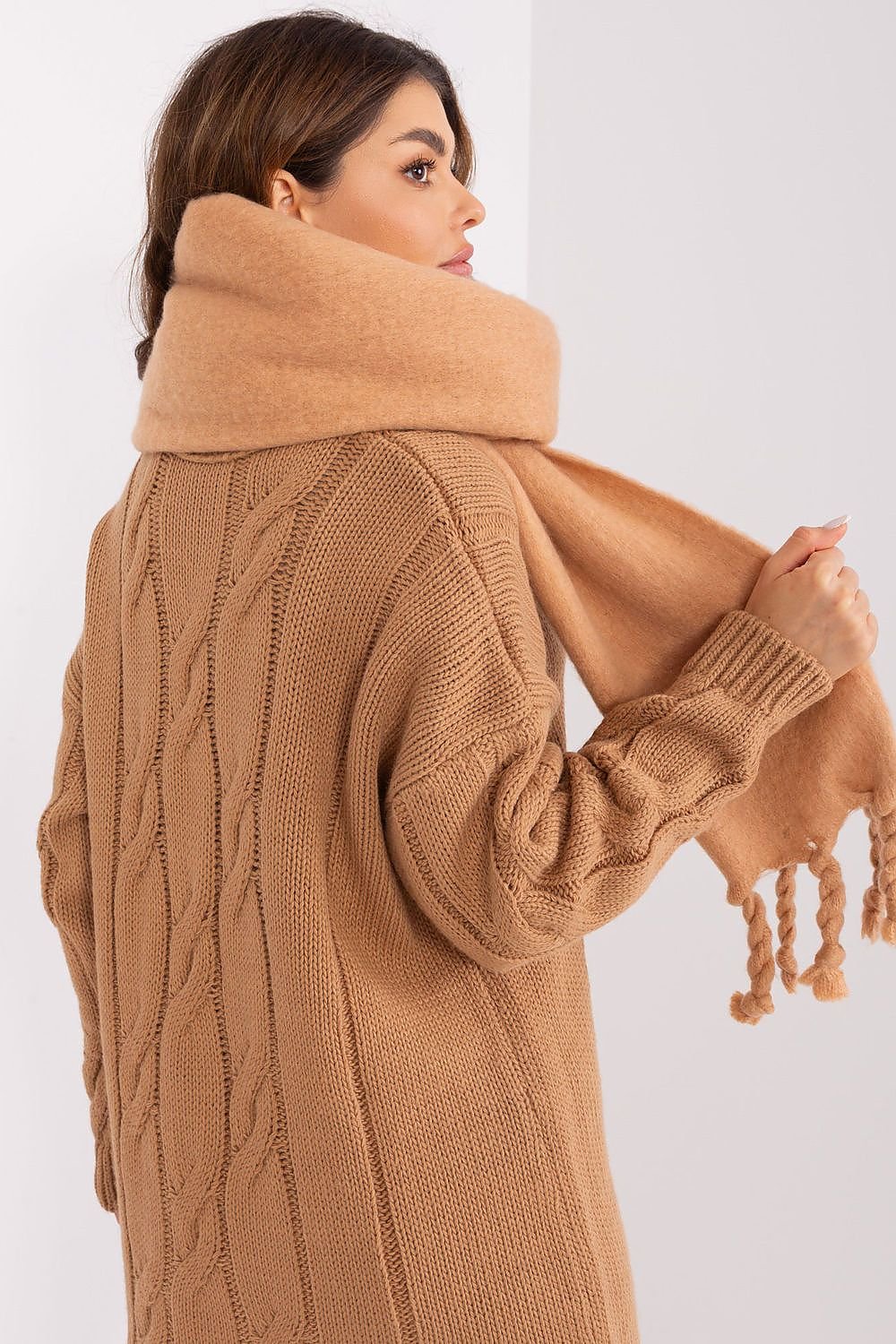 Shawl model 190589 AT