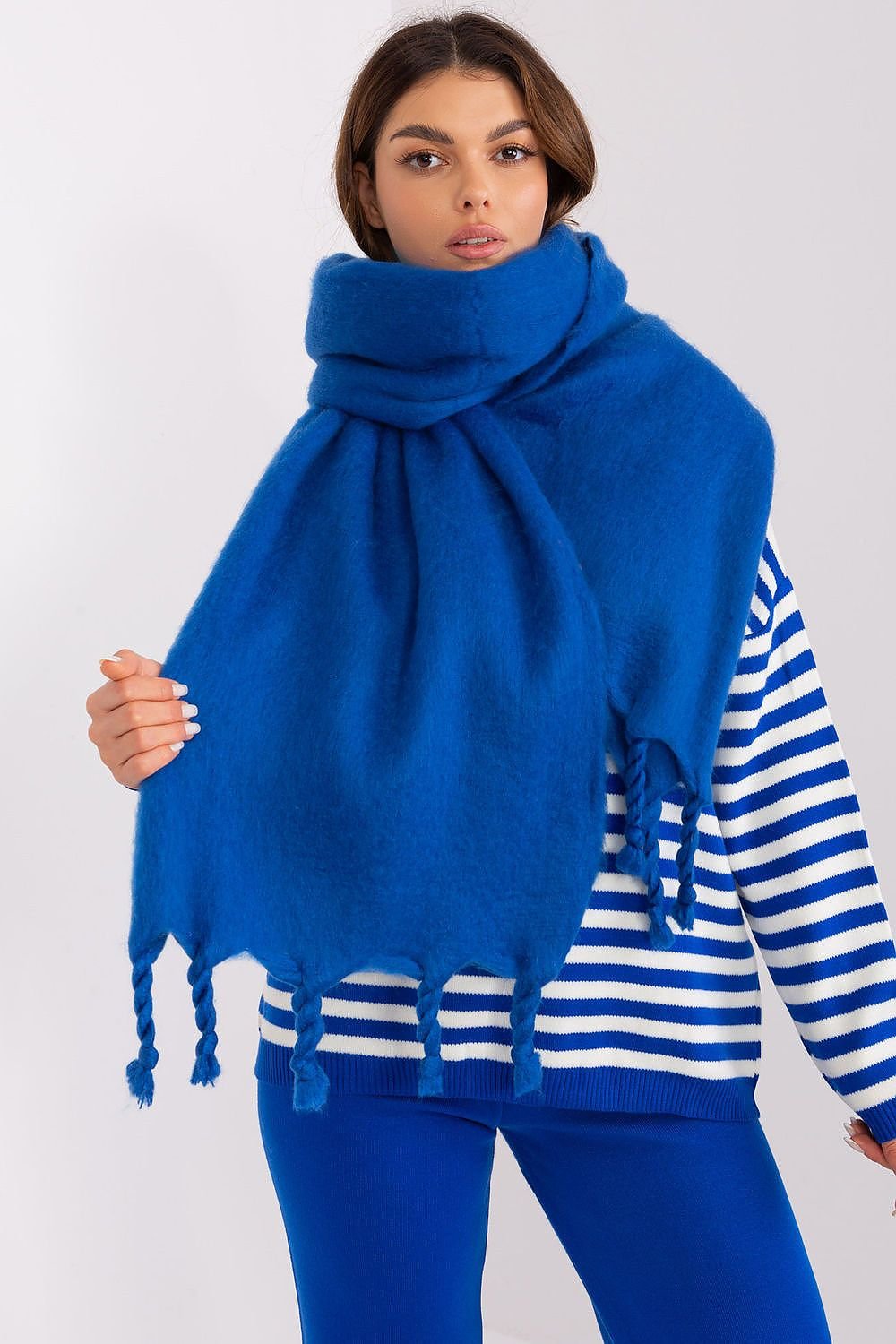 Shawl model 190589 AT