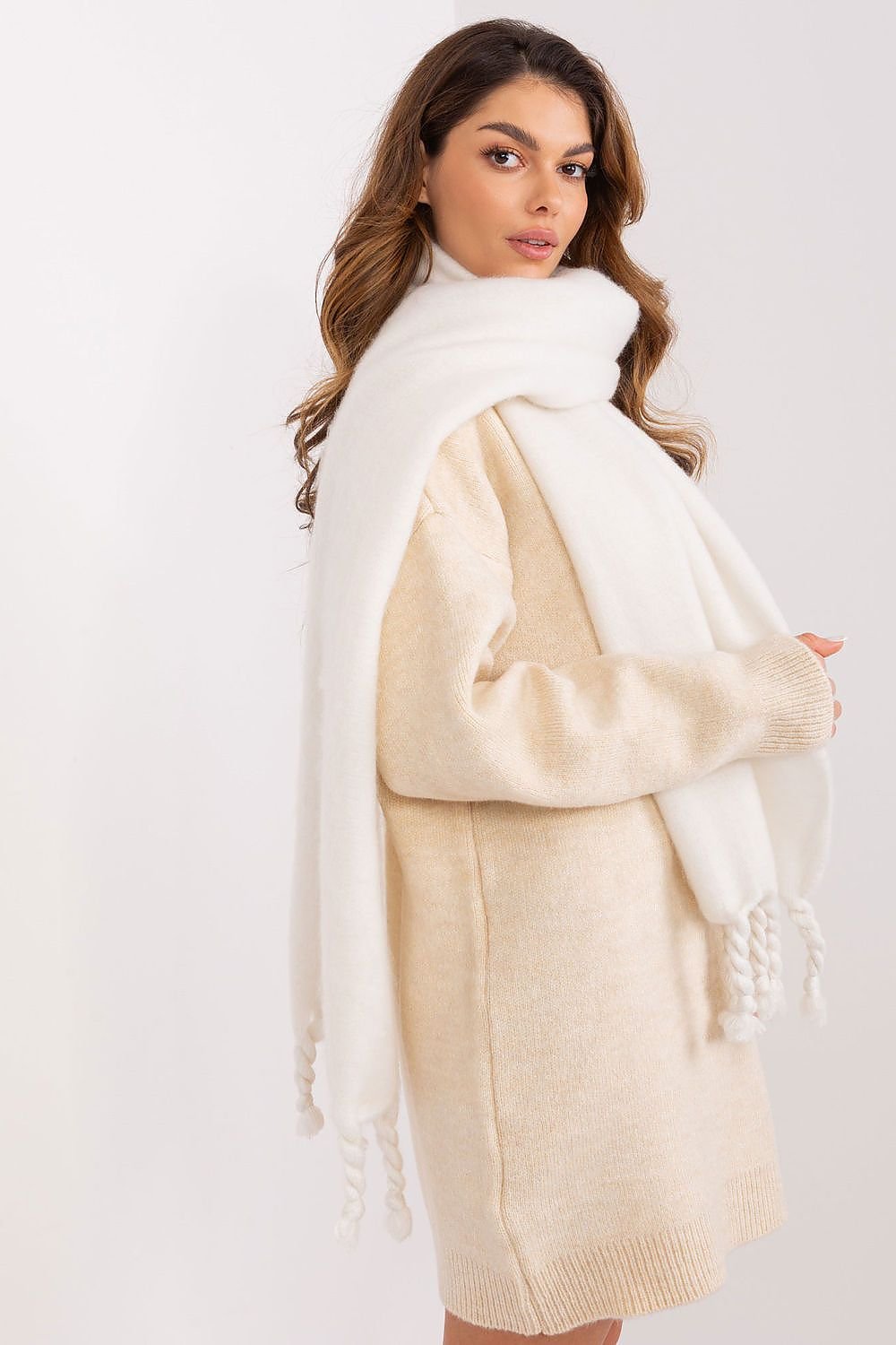 Shawl model 190589 AT