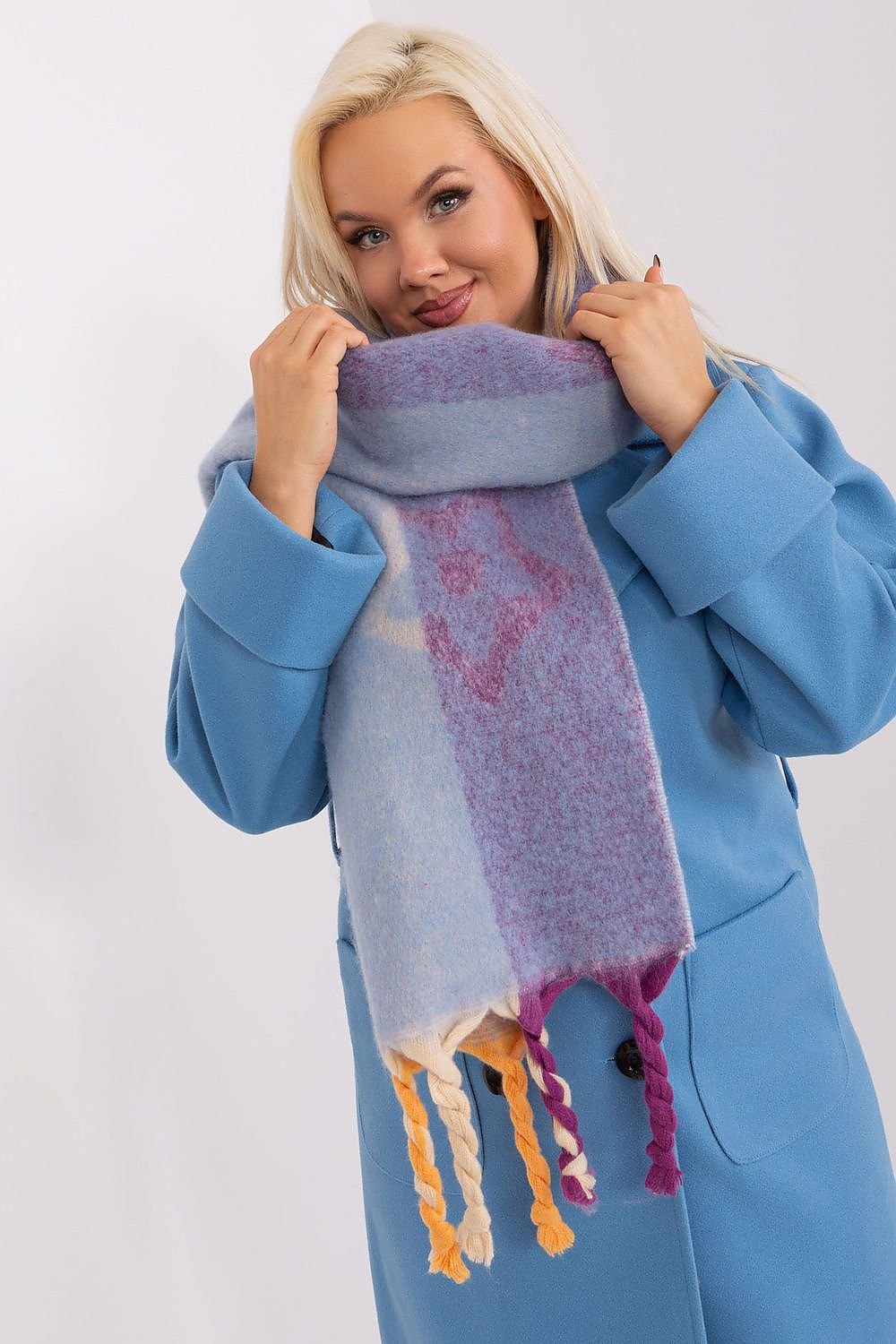 Shawl model 190561 AT
