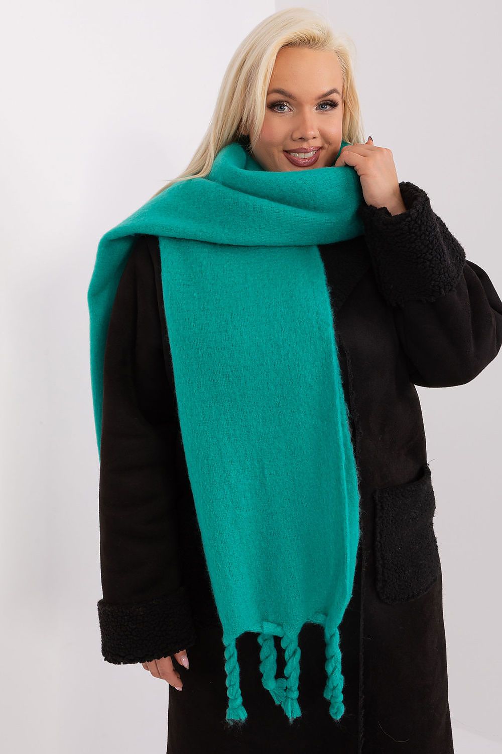 Shawl model 190589 AT