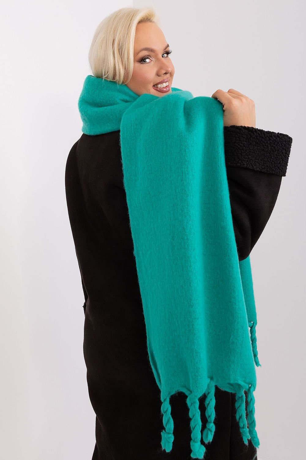 Shawl model 190589 AT