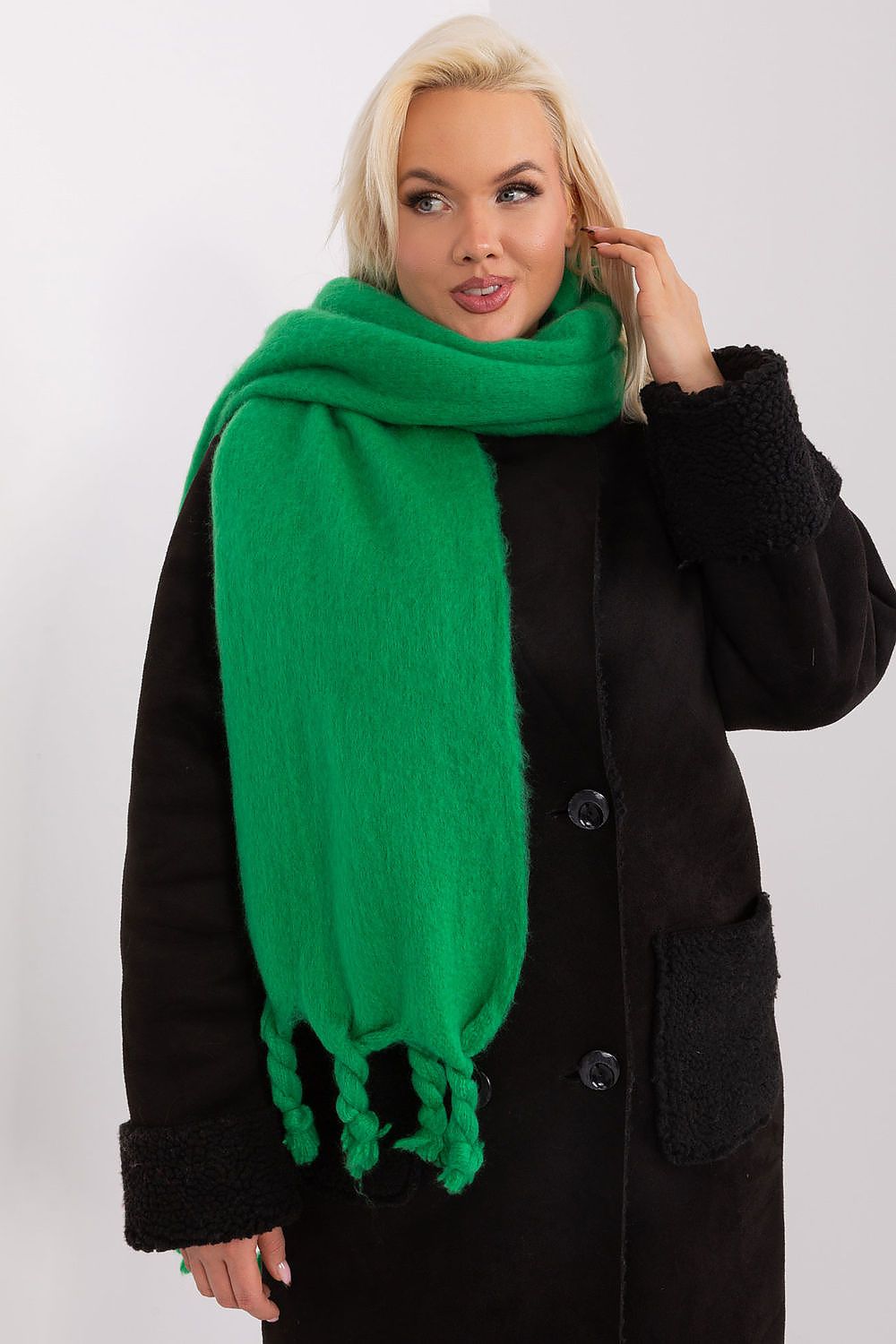 Shawl model 190589 AT