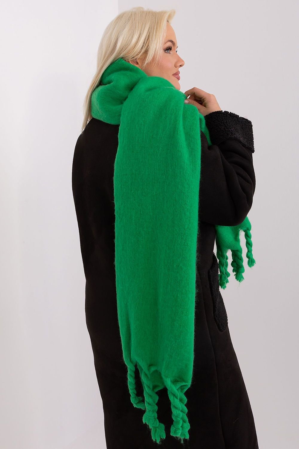 Shawl model 190589 AT