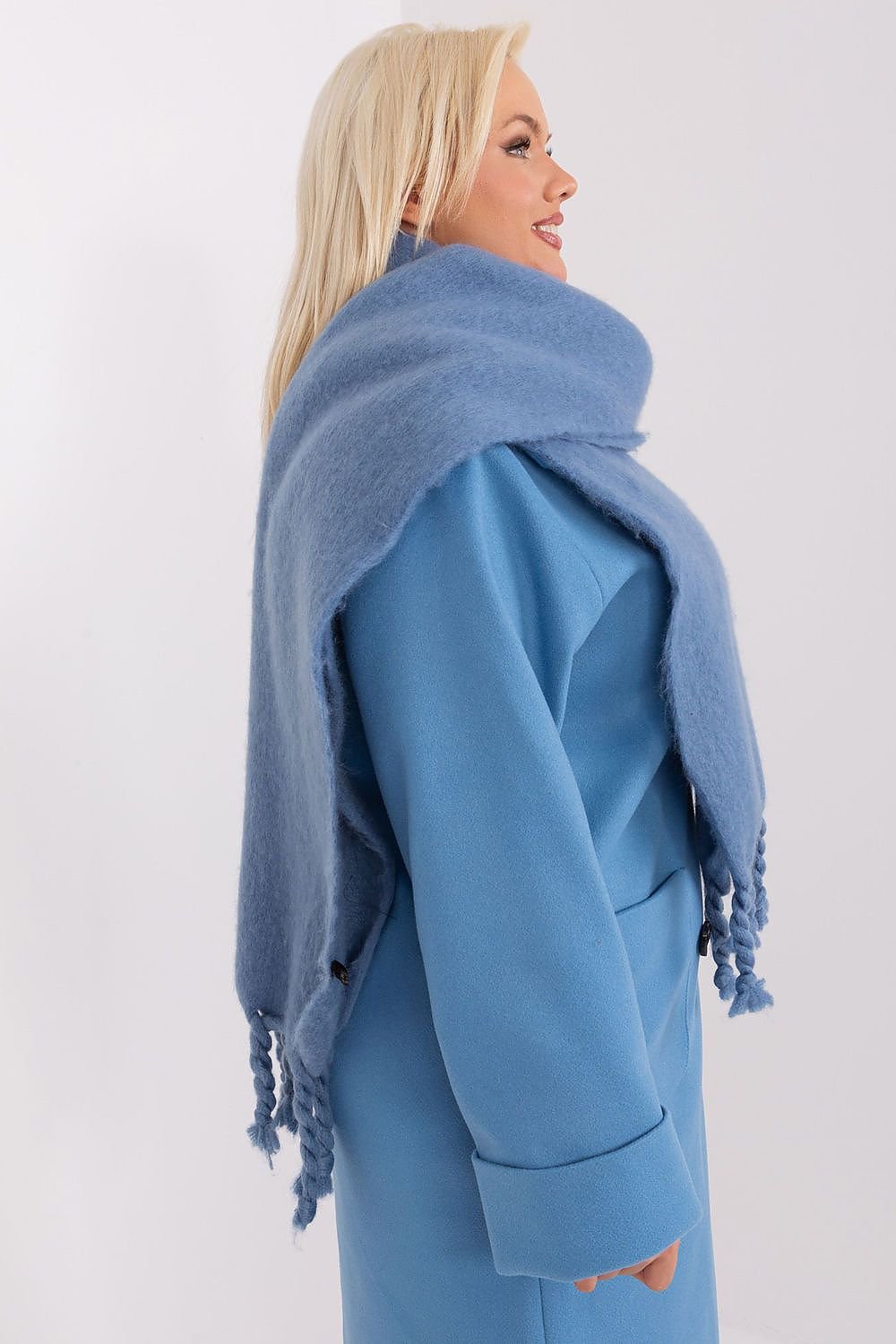 Shawl model 190589 AT