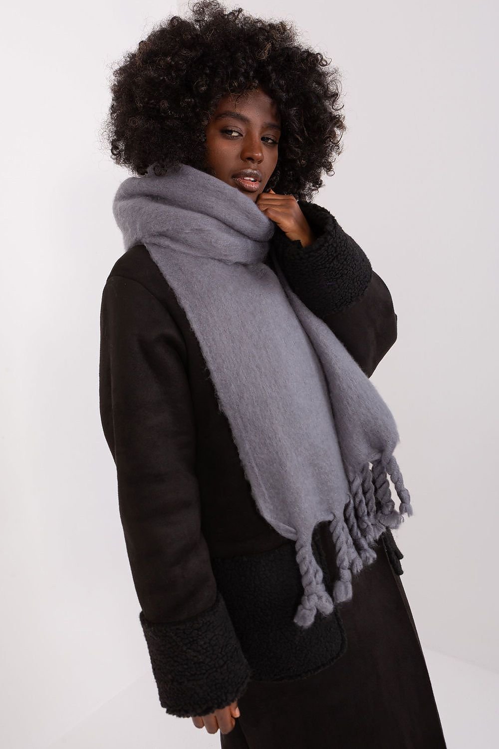 Shawl model 190589 AT