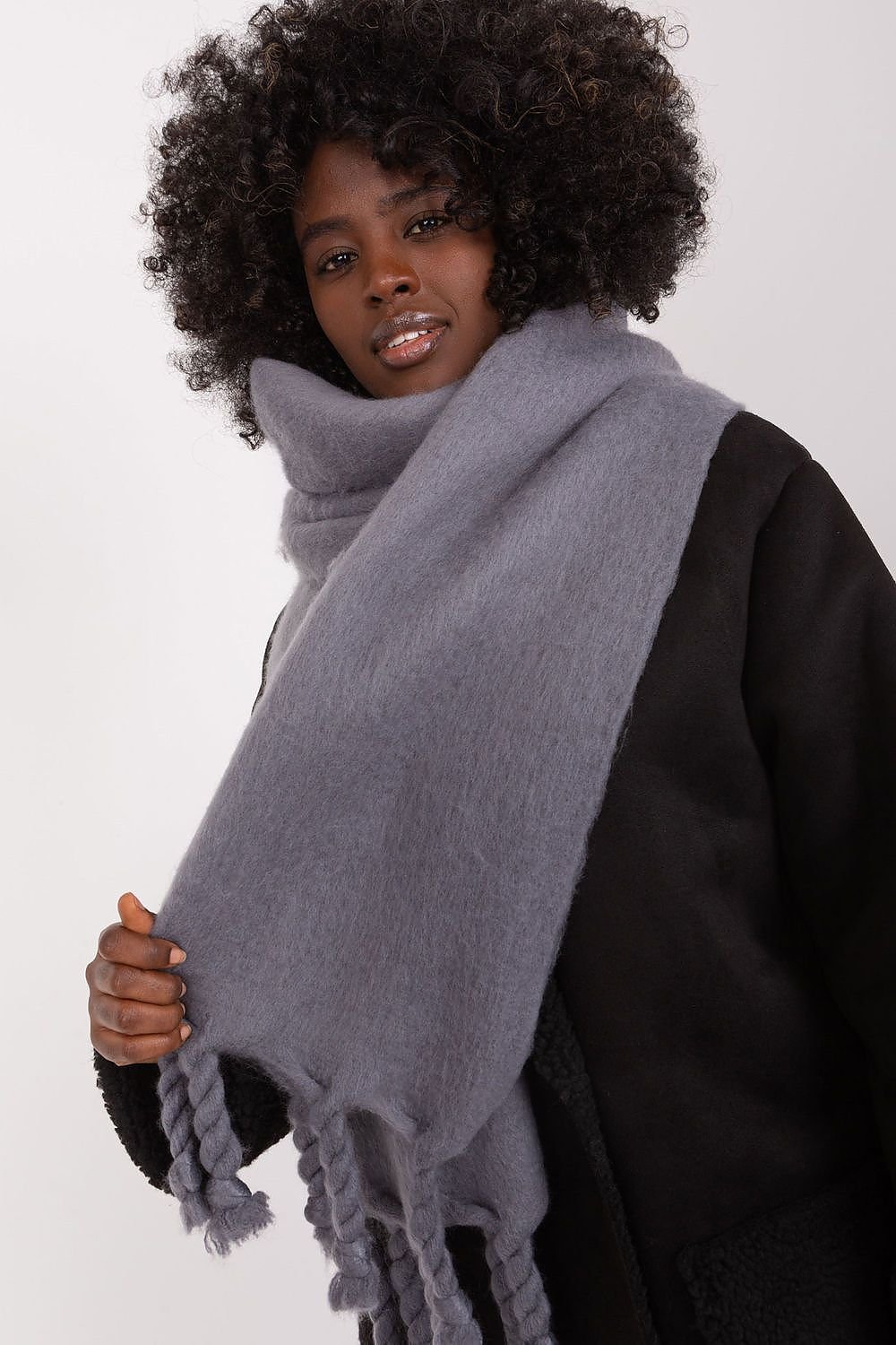 Shawl model 190589 AT