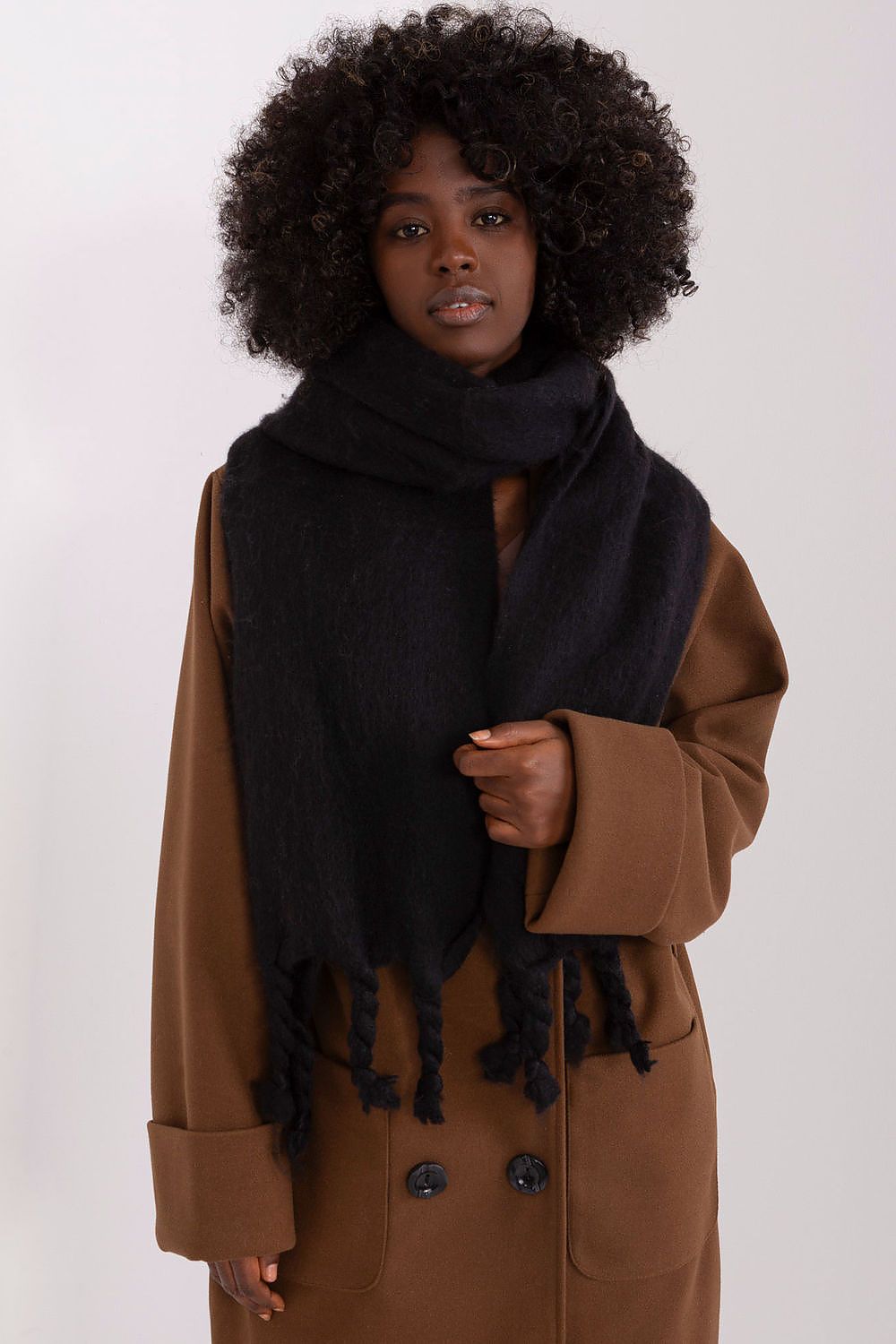 Shawl model 190589 AT