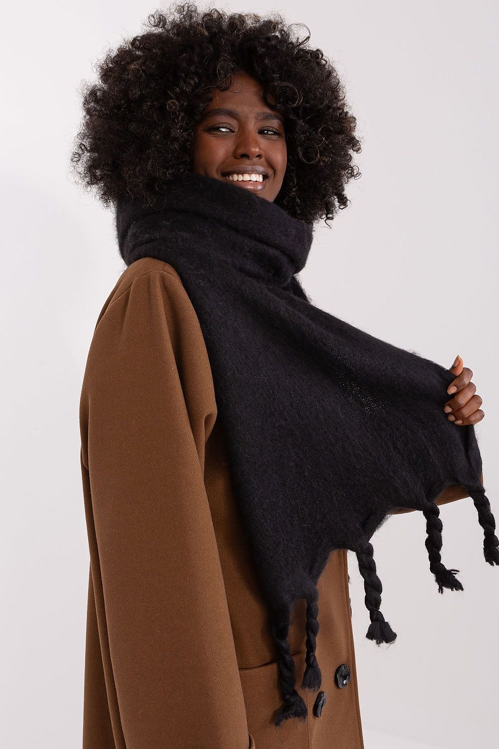 Shawl model 190589 AT
