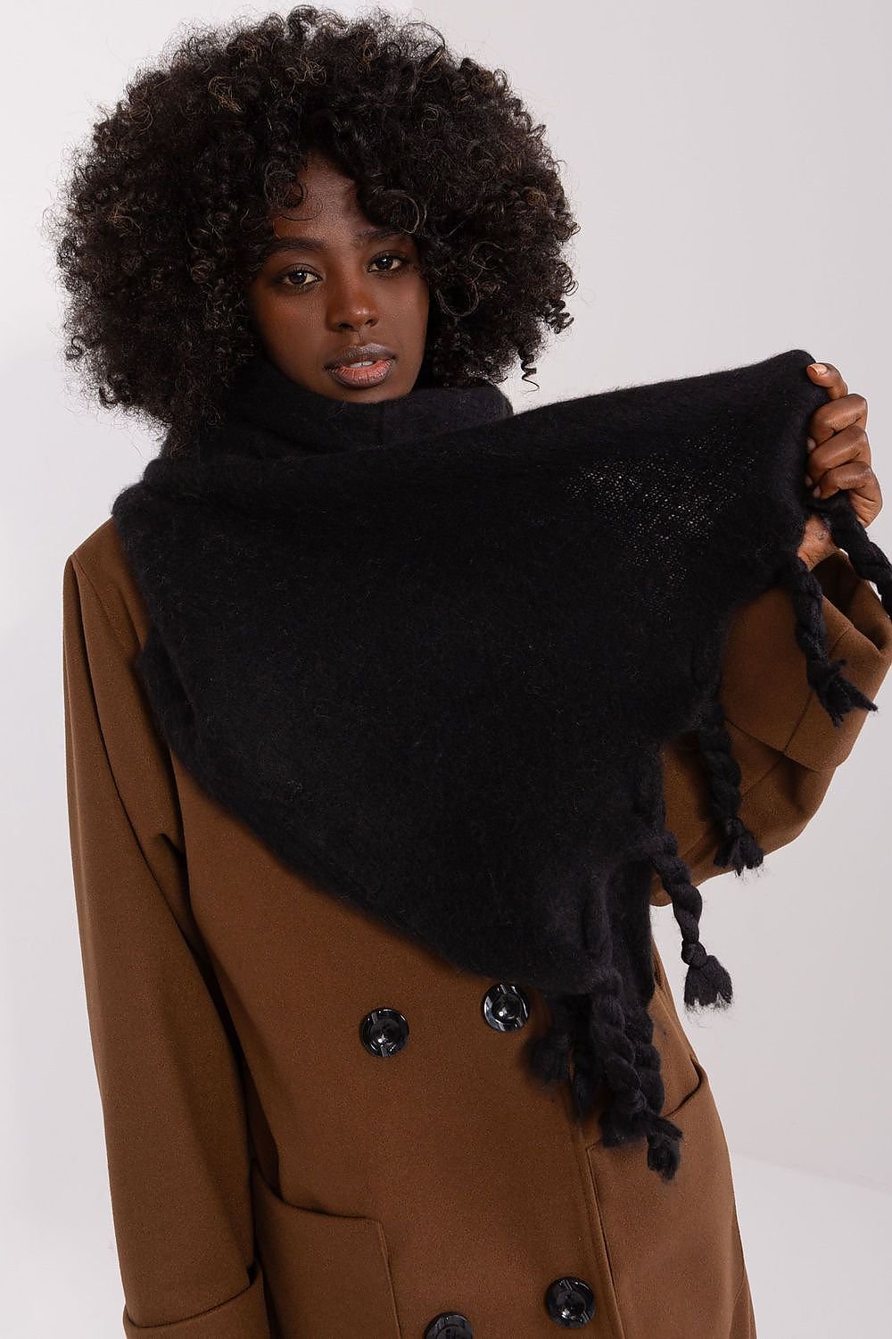 Shawl model 190589 AT