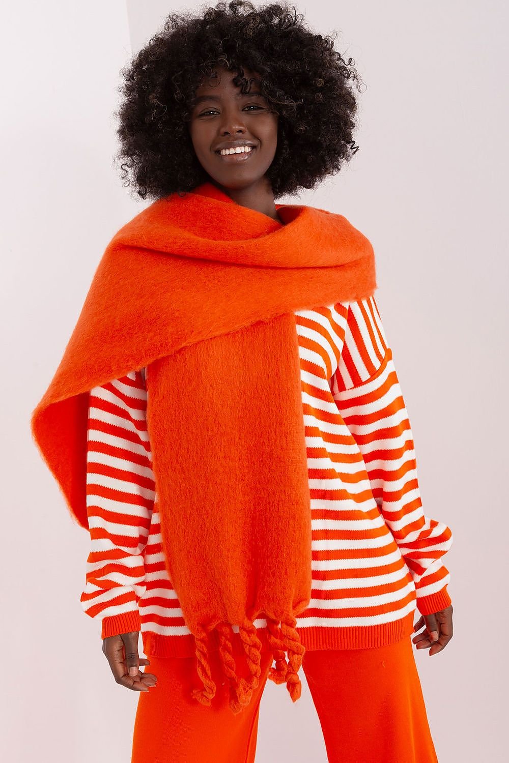 Shawl model 190589 AT