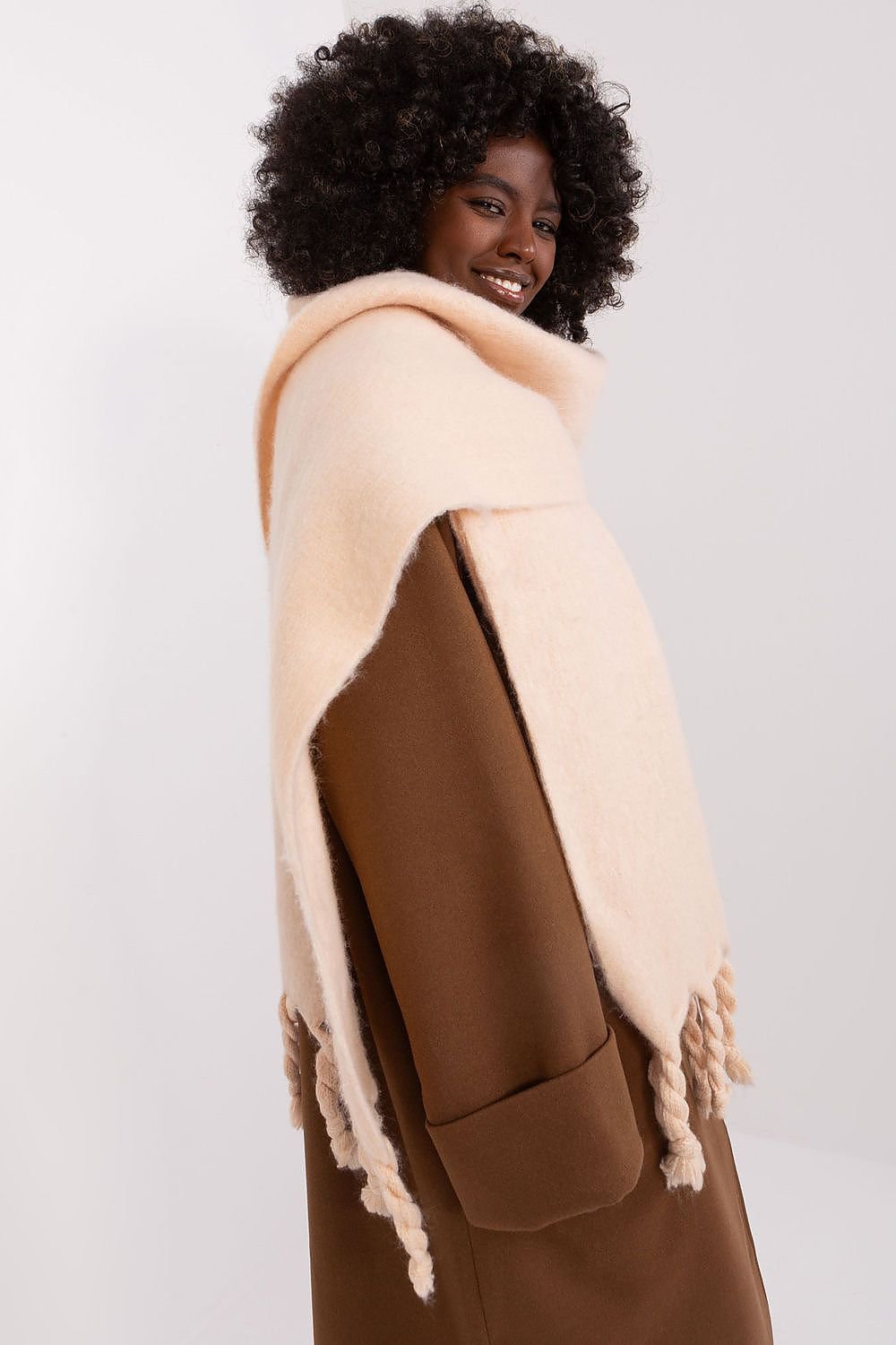 Shawl model 190589 AT