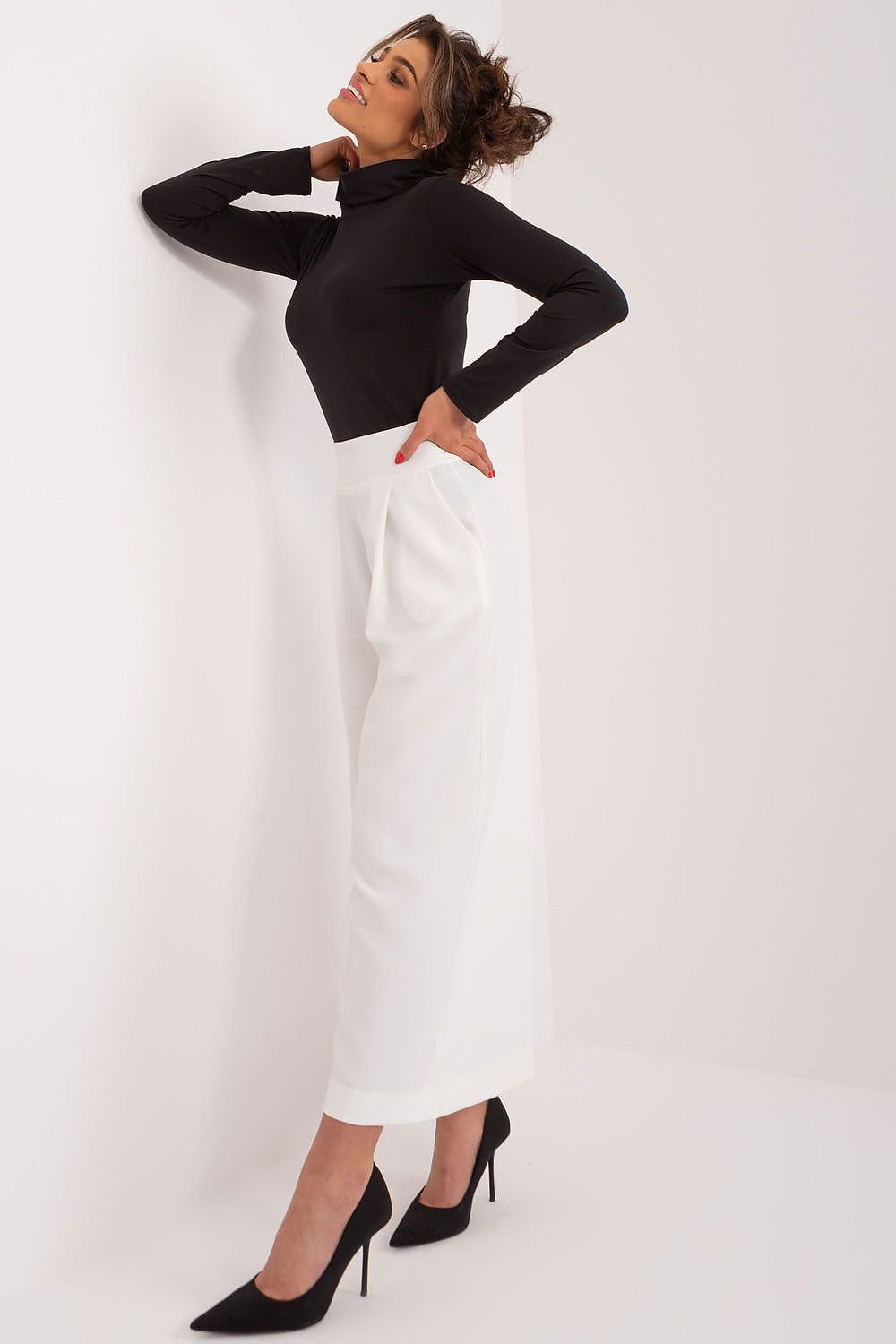 Women trousers model 192507 Italy Moda
