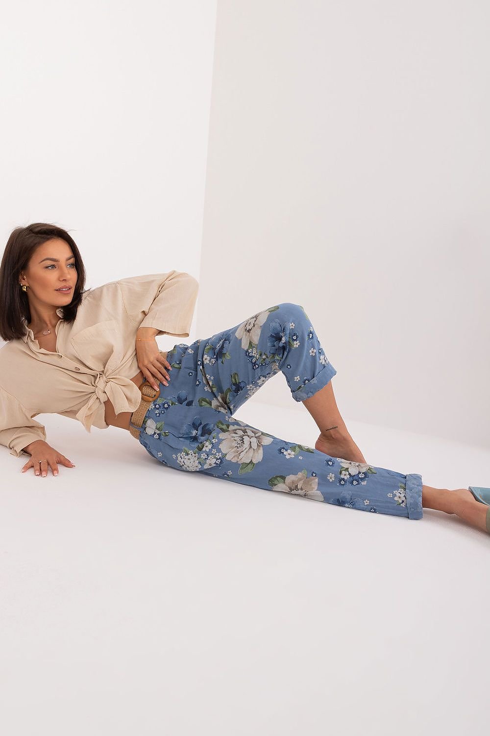 Women trousers model 194862 Italy Moda
