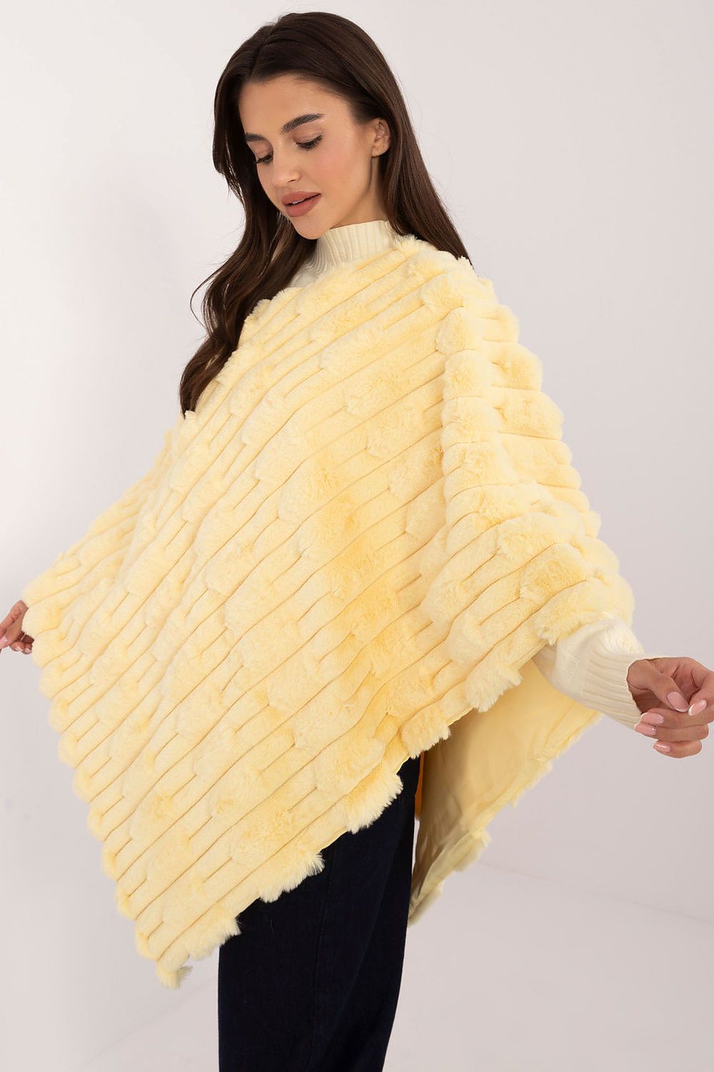 Poncho model 203664 AT