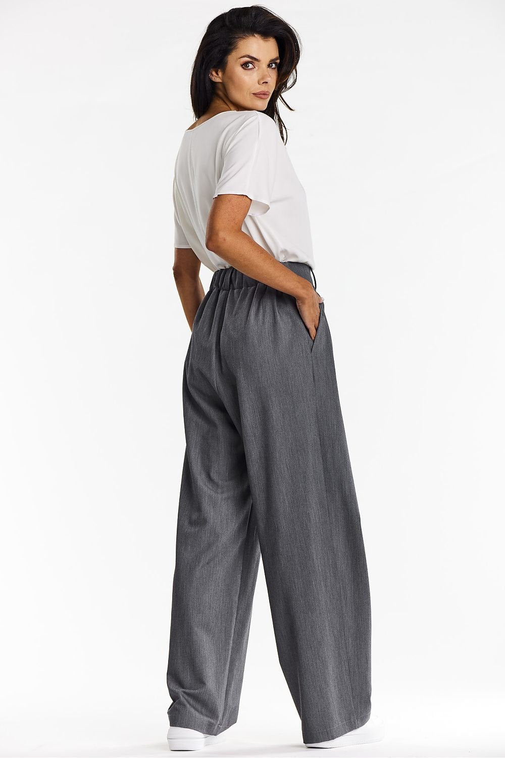 Women trousers model 201252 awama