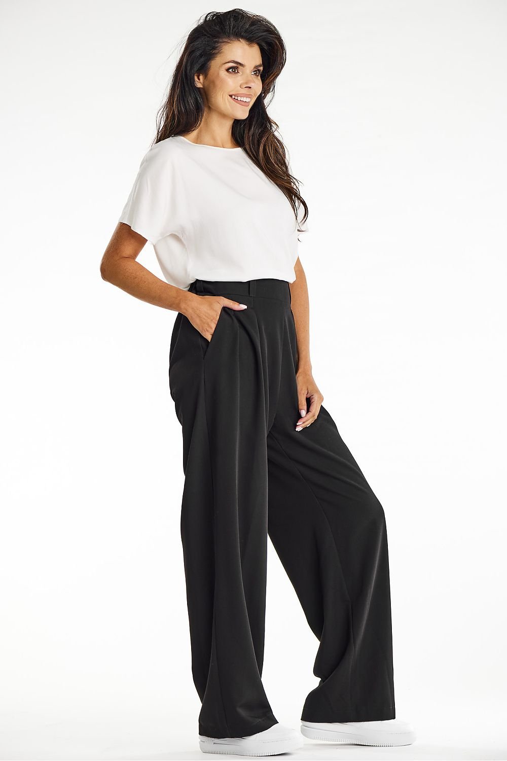 Women trousers model 201252 awama