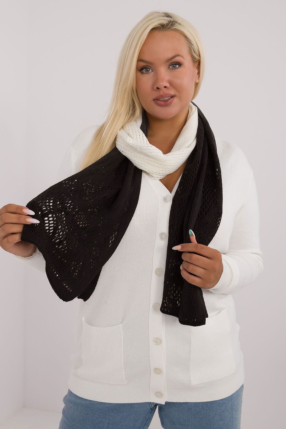 Shawl model 200860 AT