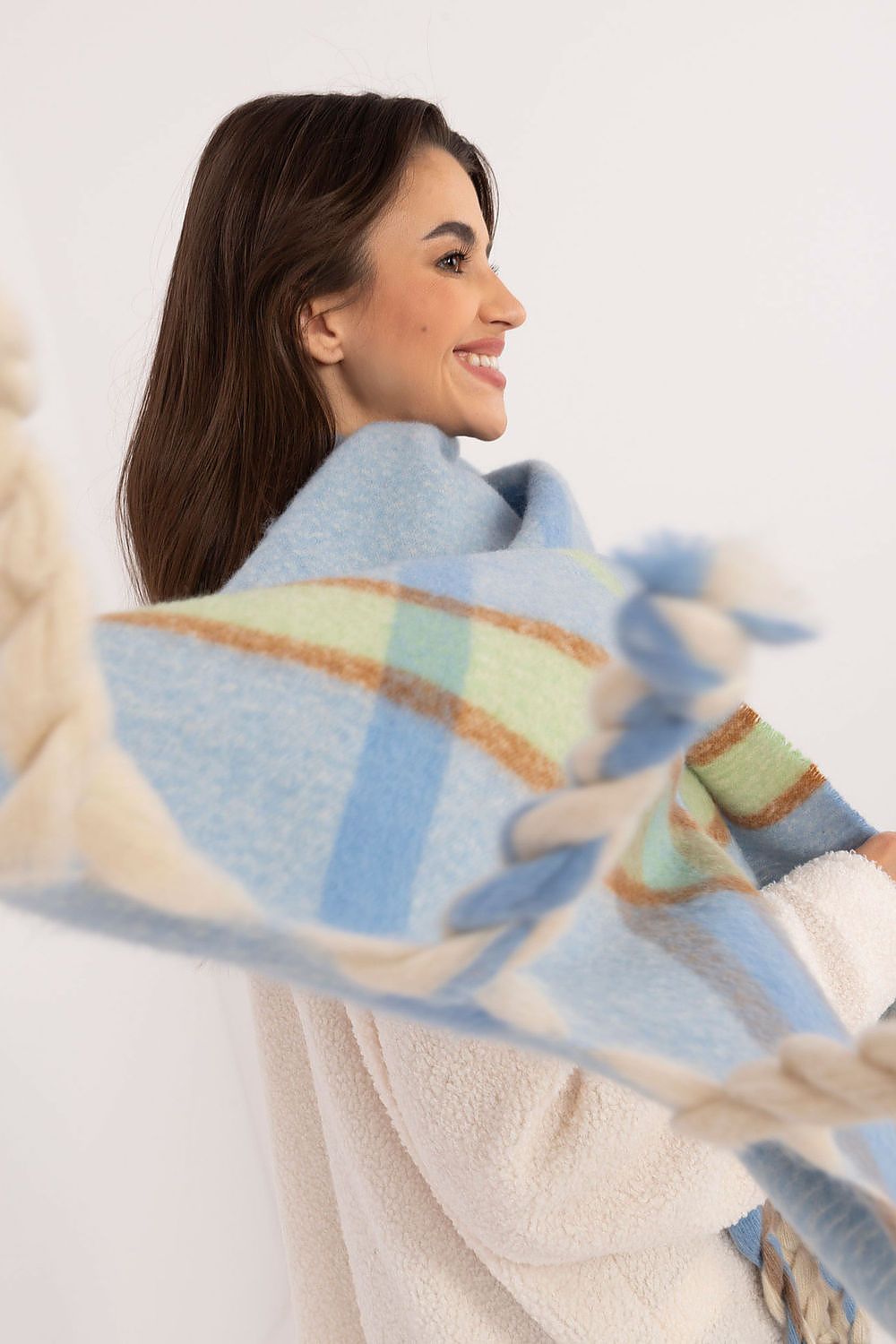 Shawl model 202575 AT