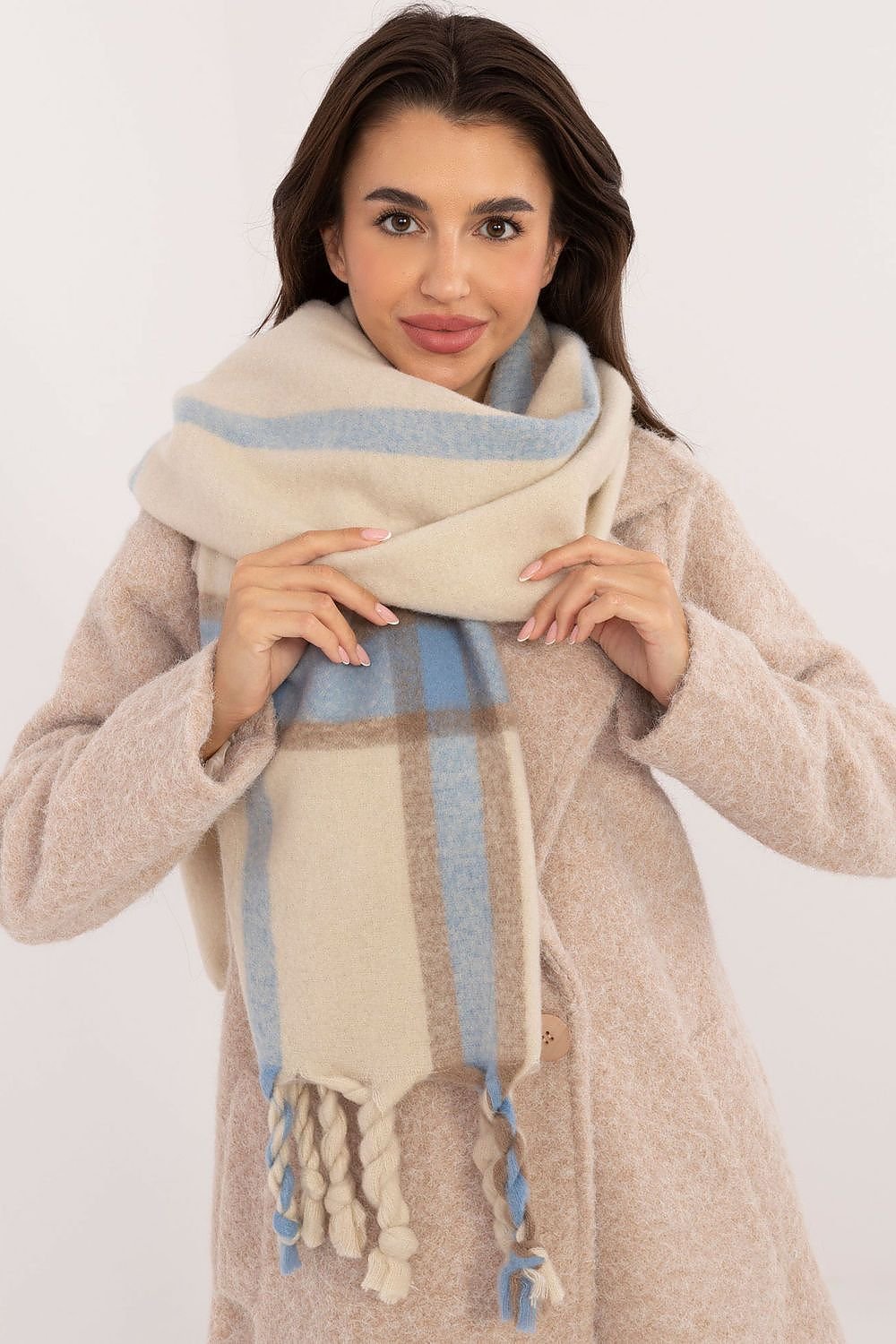 Shawl model 202575 AT