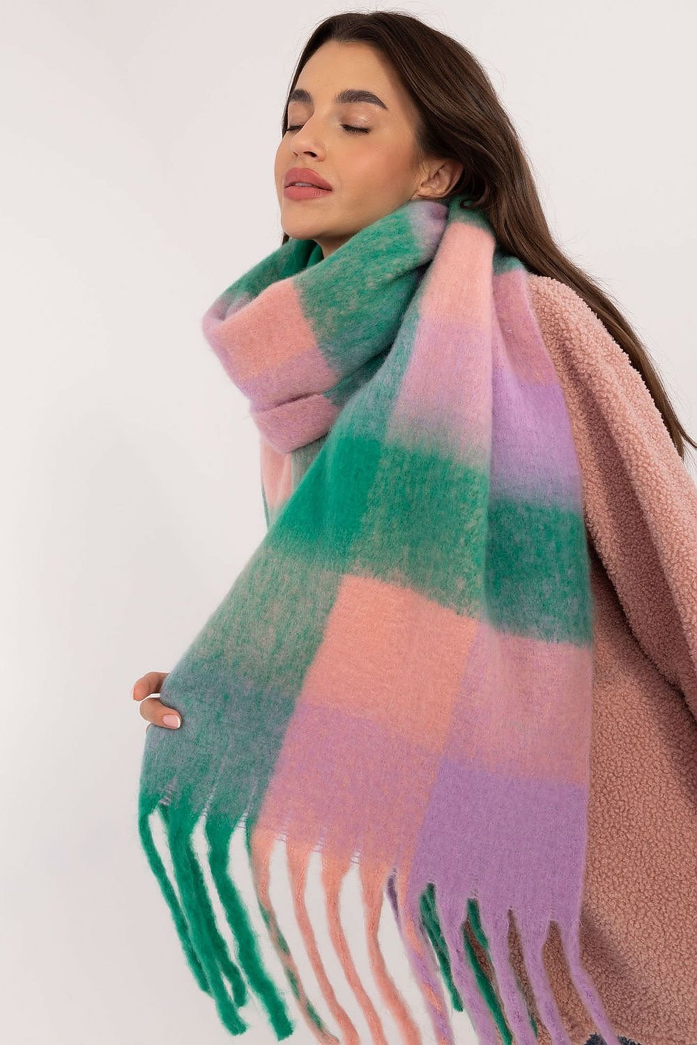 Shawl model 203187 AT