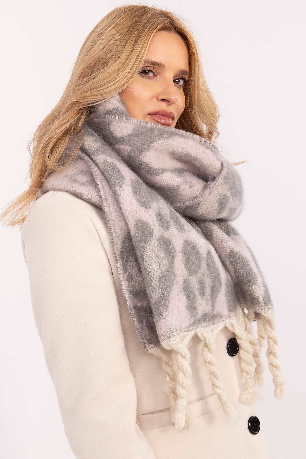 Shawl model 205960 AT