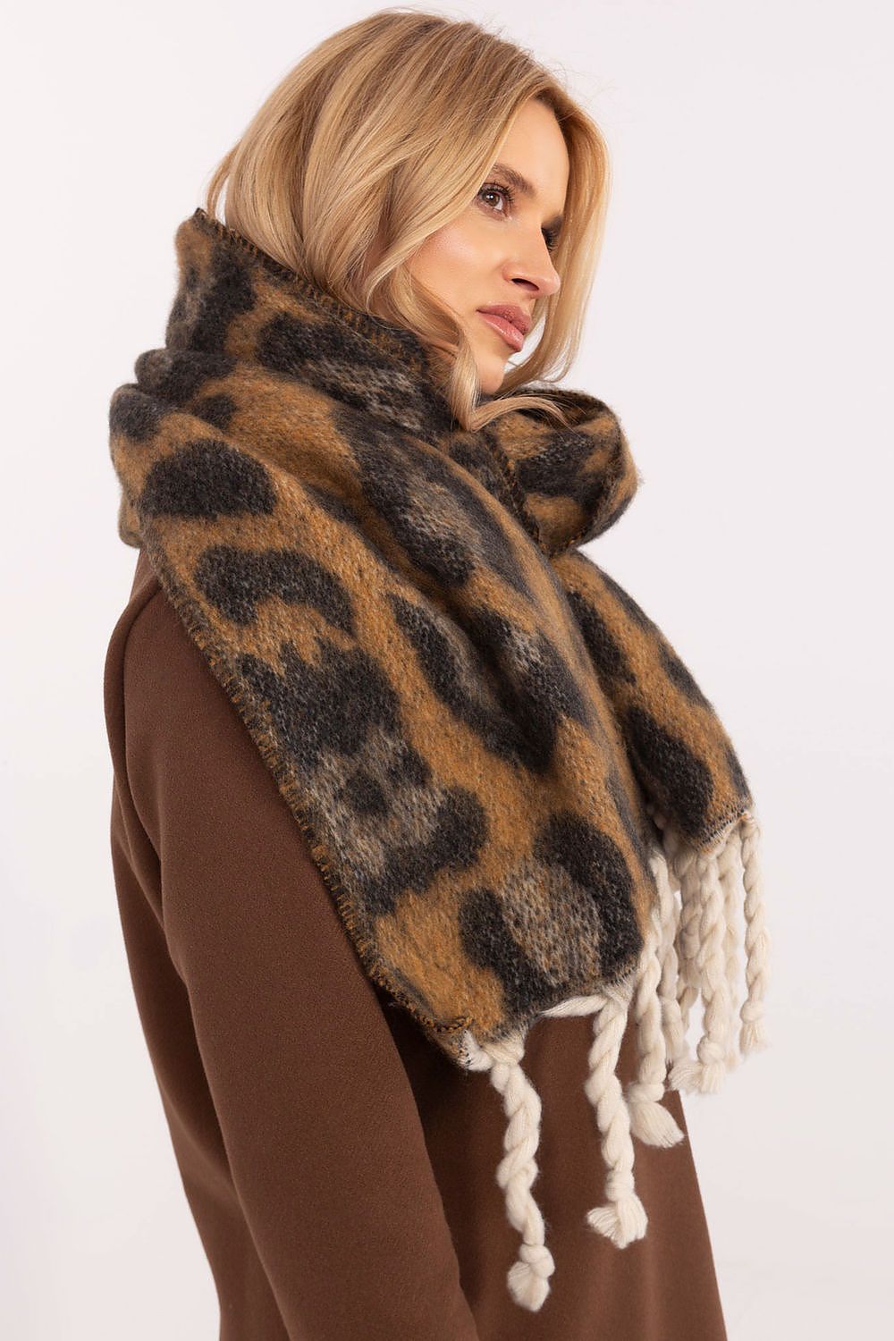 Shawl model 205961 AT