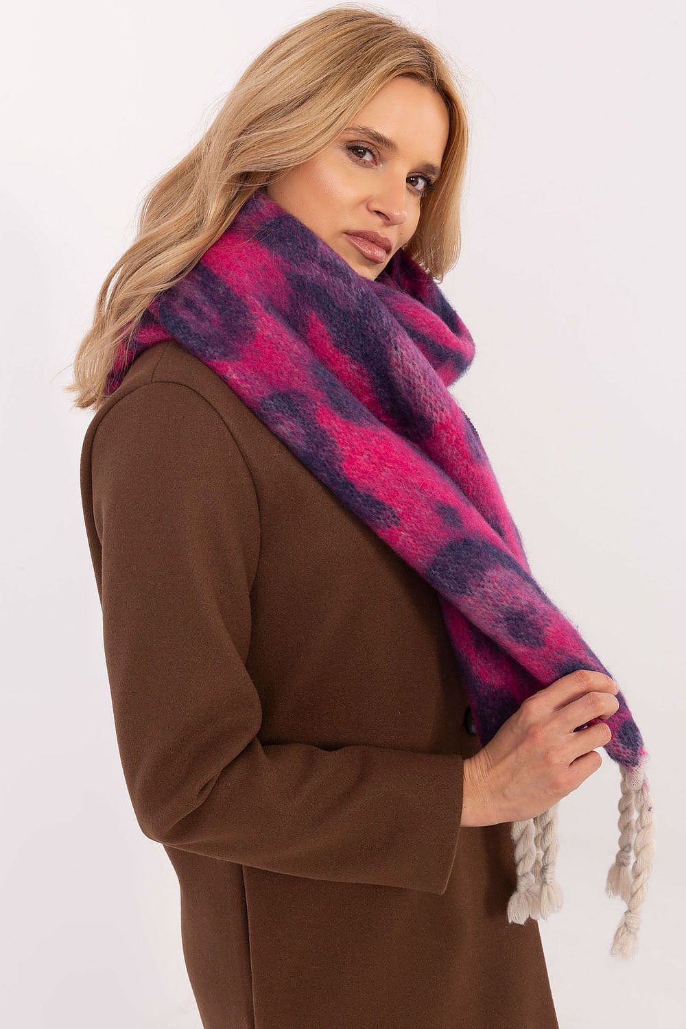 Shawl model 205963 AT