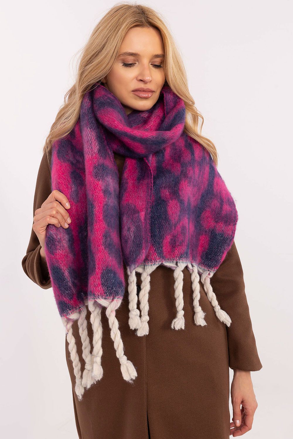 Shawl model 205963 AT
