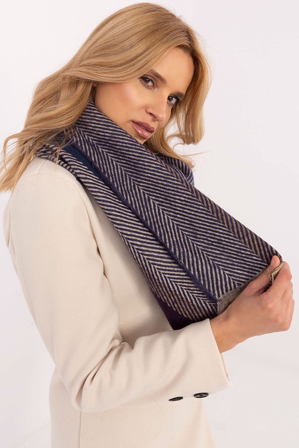 Shawl model 206042 AT