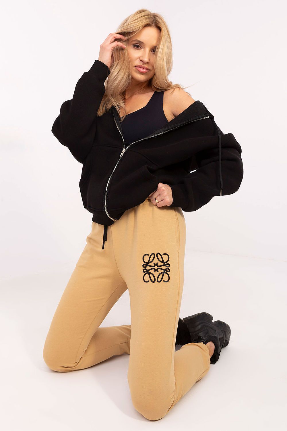 Tracksuit trousers model 206054 Relevance