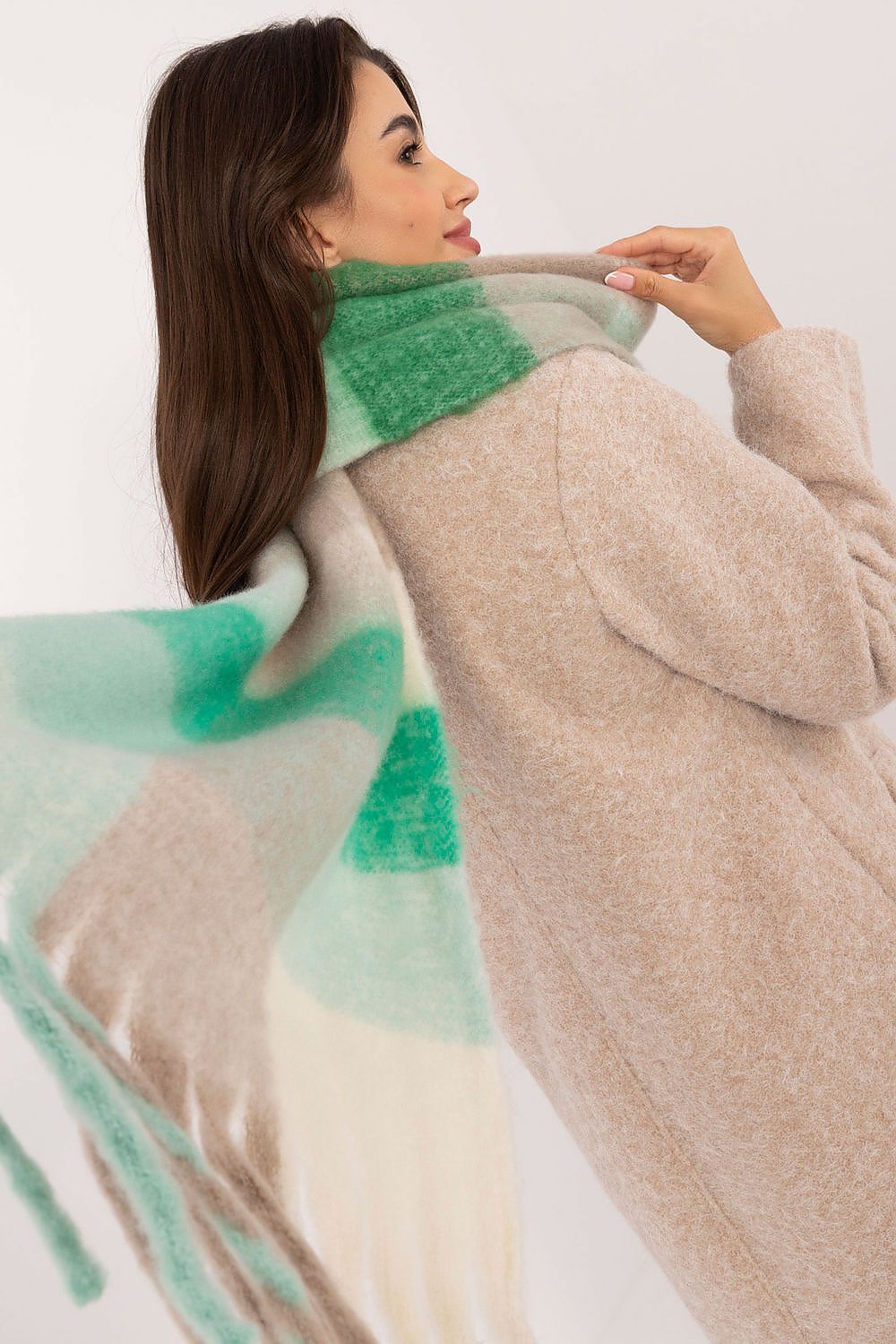 Shawl model 208265 AT