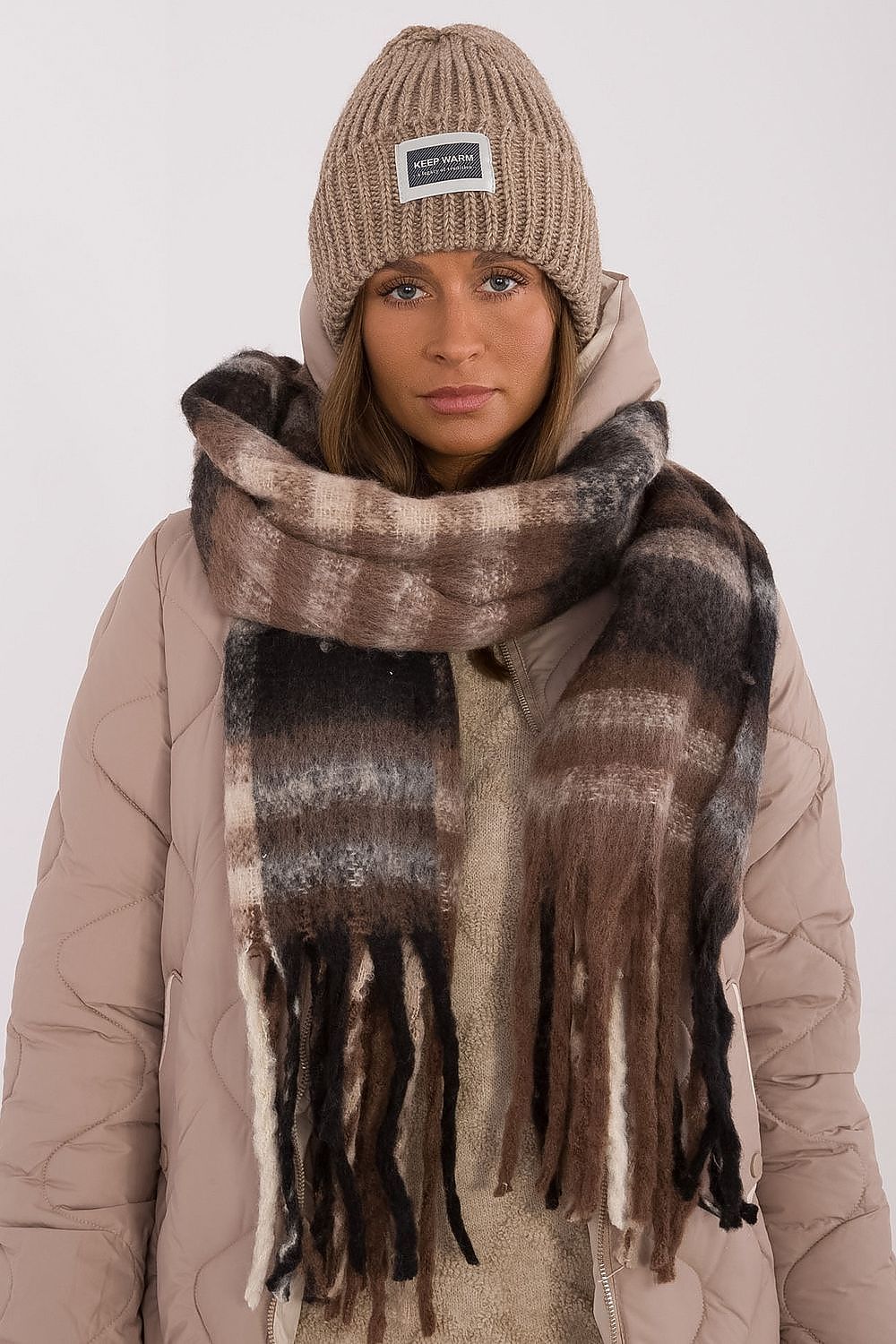 Shawl model 208269 AT