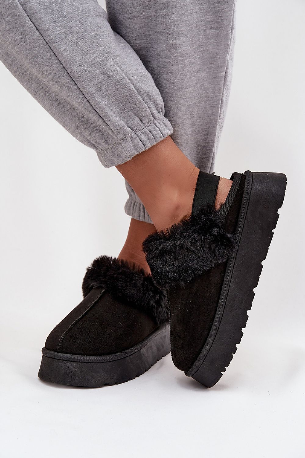 Slippers model 222290 Step in style