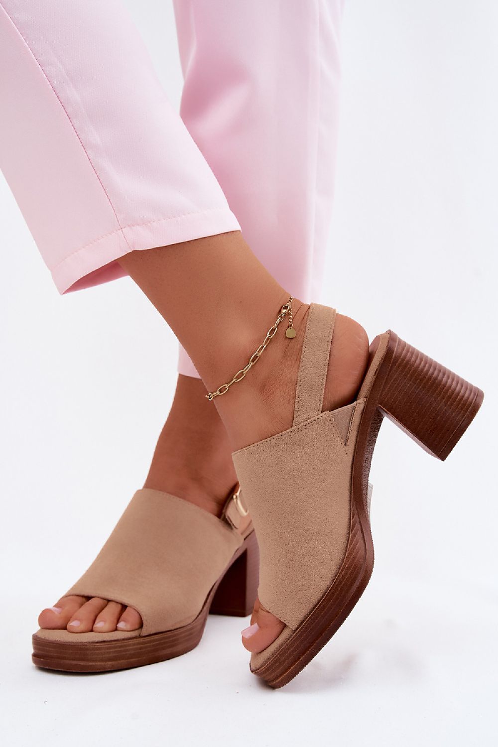 Heel sandals model 227915 Step in style