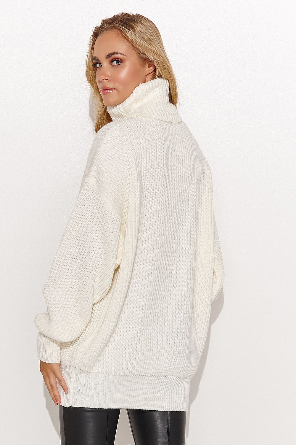 Turtleneck model 185216 Makadamia