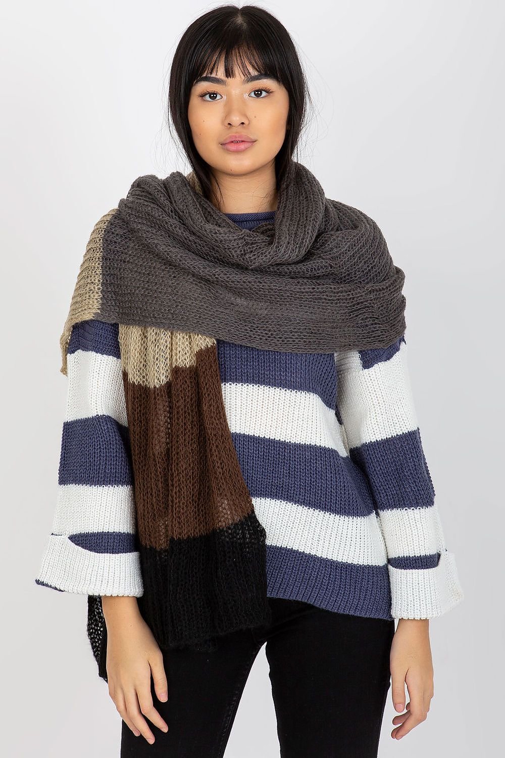 Shawl model 185902 AT