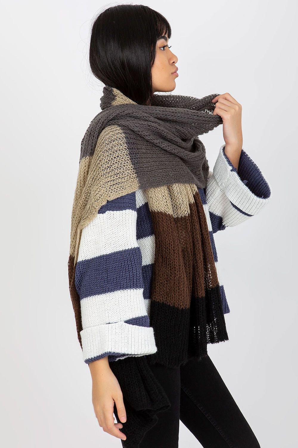 Shawl model 185902 AT
