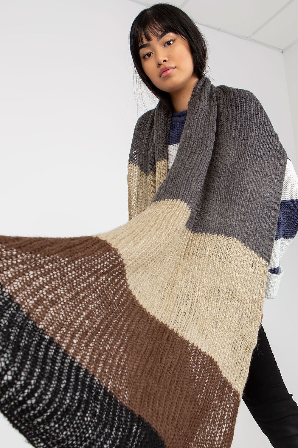 Shawl model 185902 AT