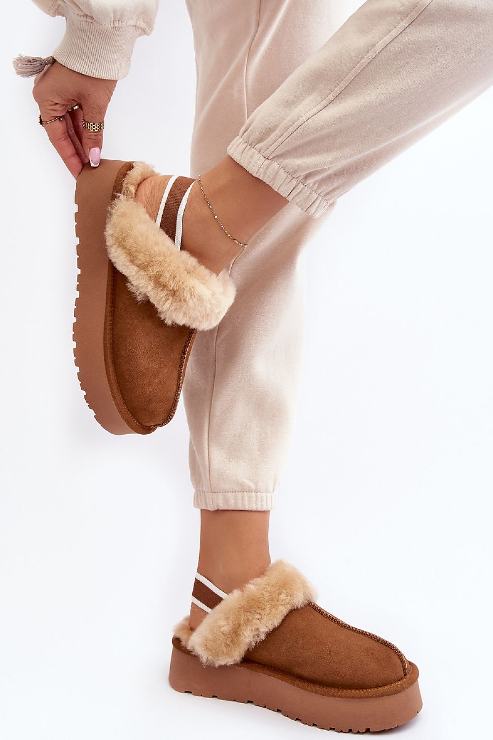  Slippers model 188659 Step in style 